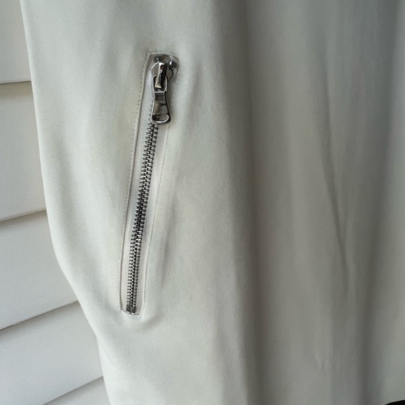 Black/white sleeveless mini dress. New with tags. - Picture 3 of 7